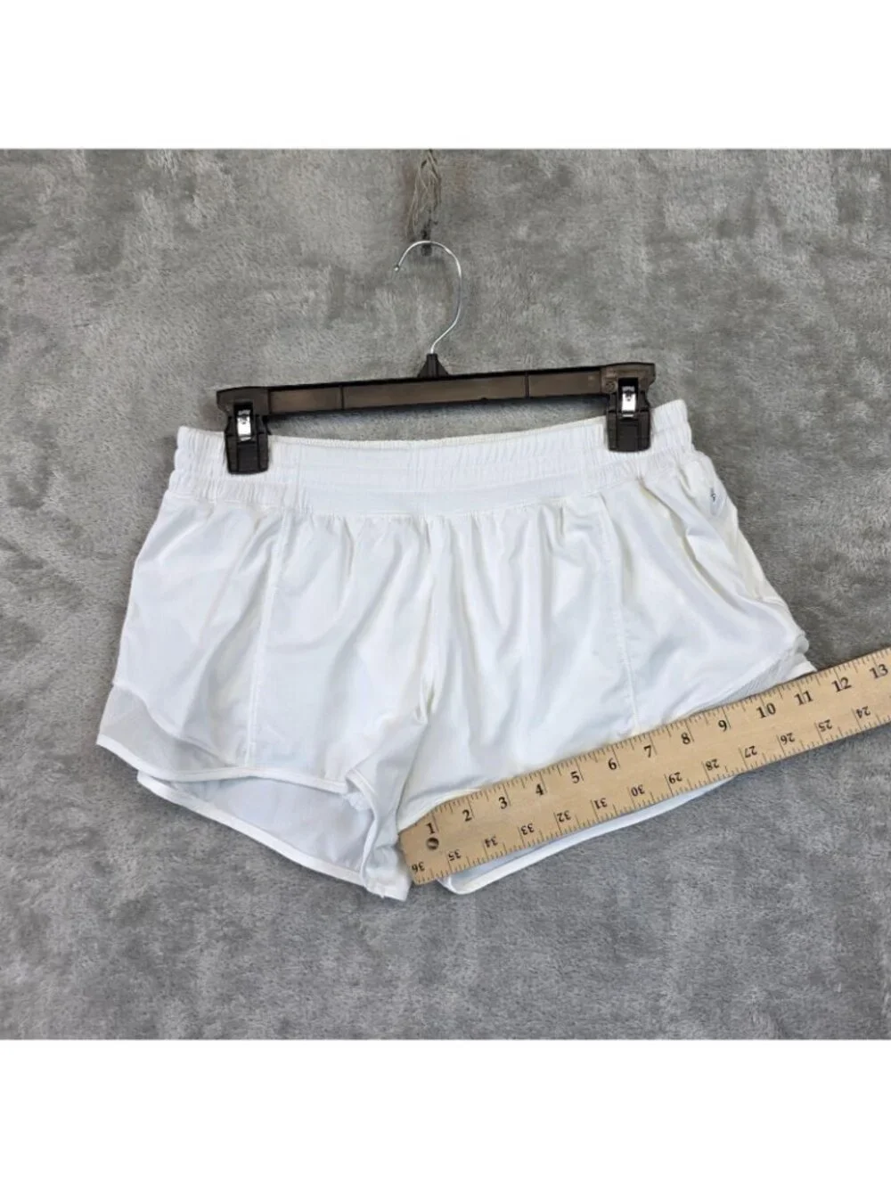 Lululemon Shorts Womens 8 White 2.5 In Running Athletic Lined Mesh Training Gym